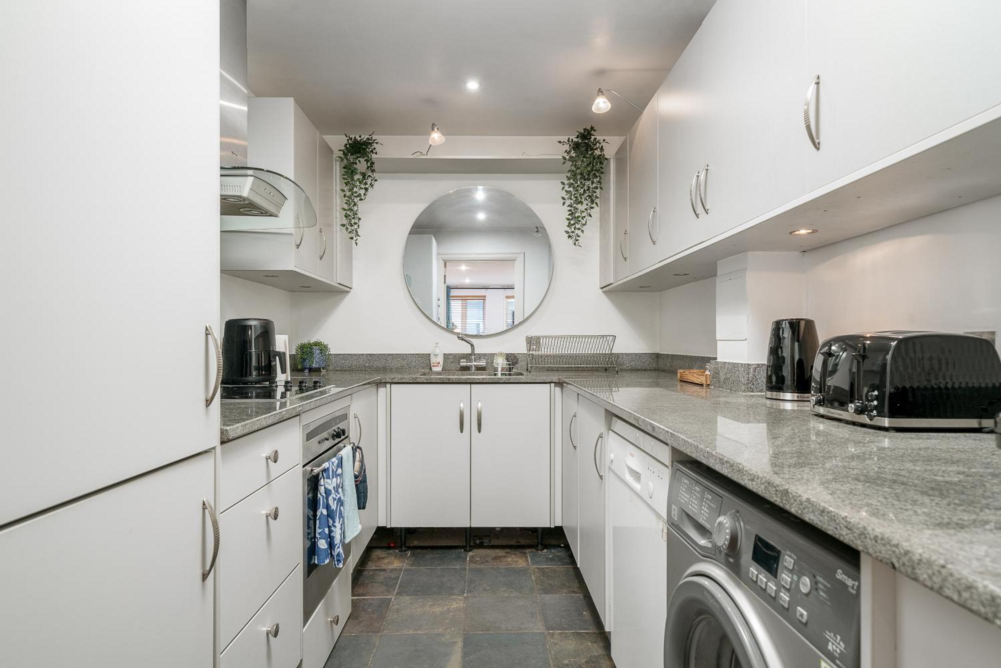 Spacious One Bed In Shoreditch Apartment London