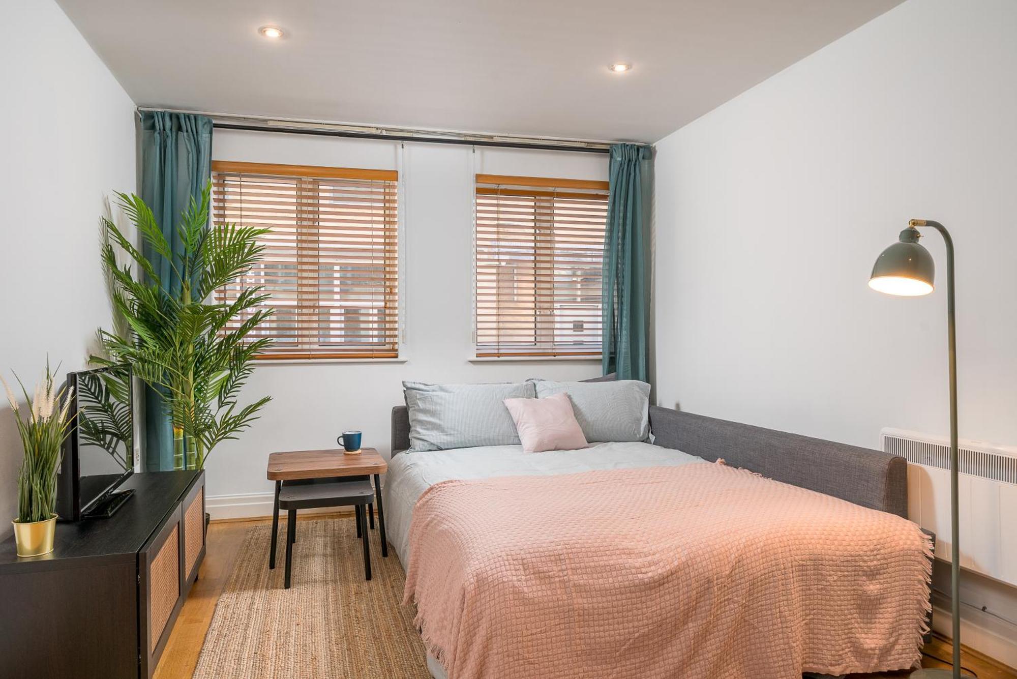Spacious One Bed In Shoreditch Apartment